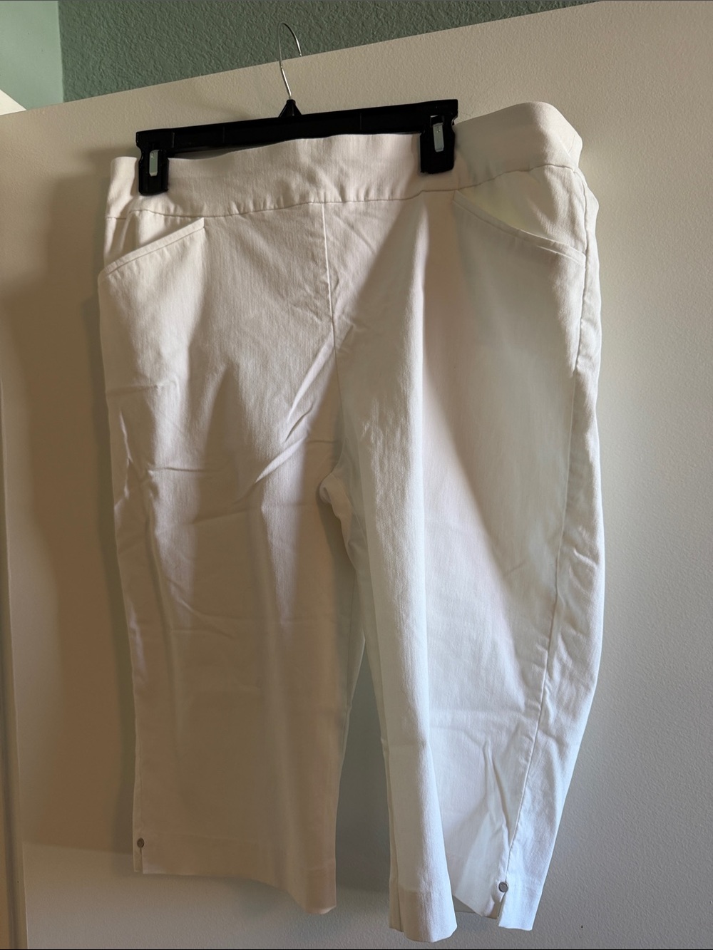 Chico's White Cropped Capri Pants size 3
